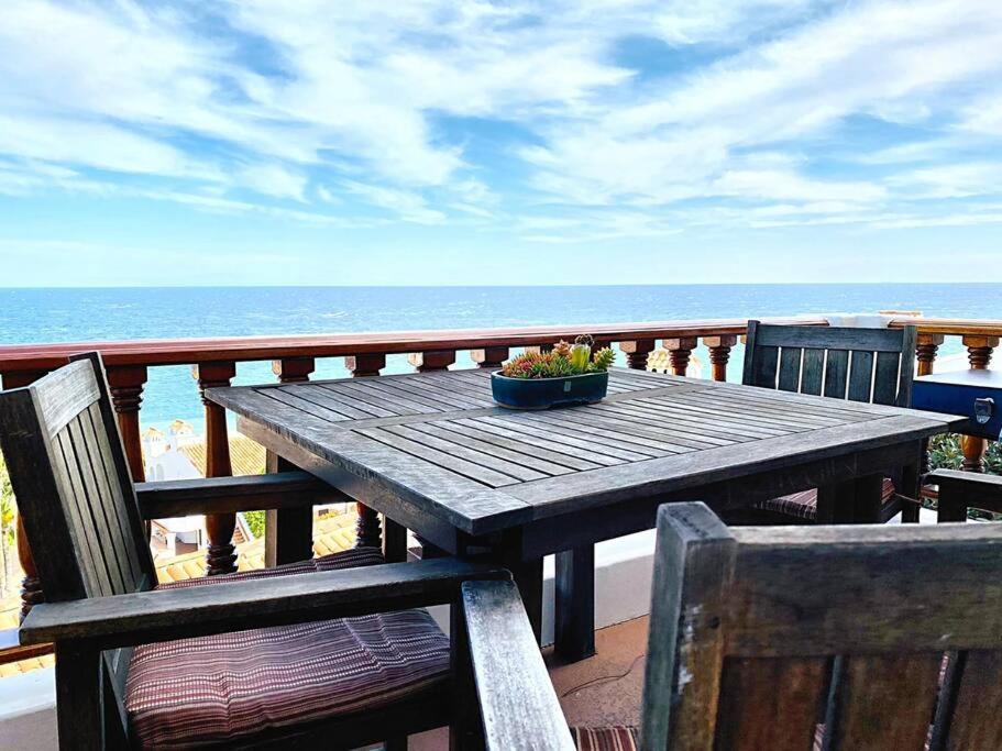 Sunrise Bliss Villa Авалон Екстериор снимка