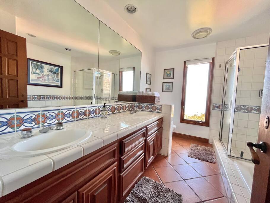 Sunrise Bliss Villa Авалон Екстериор снимка
